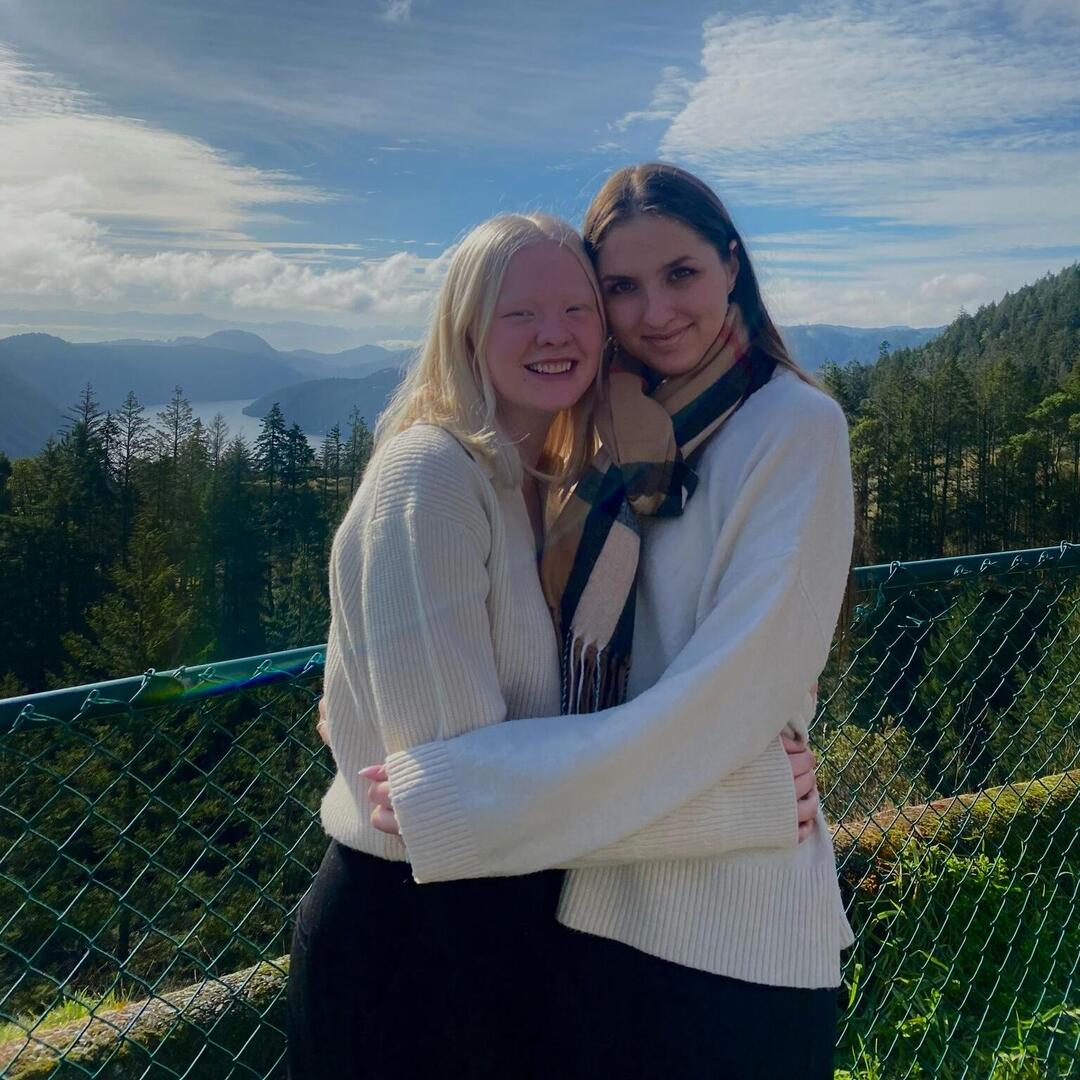 Die Schülerinnen Mareike und Lilja bei ihrem Schüleraustausch in Kanada.