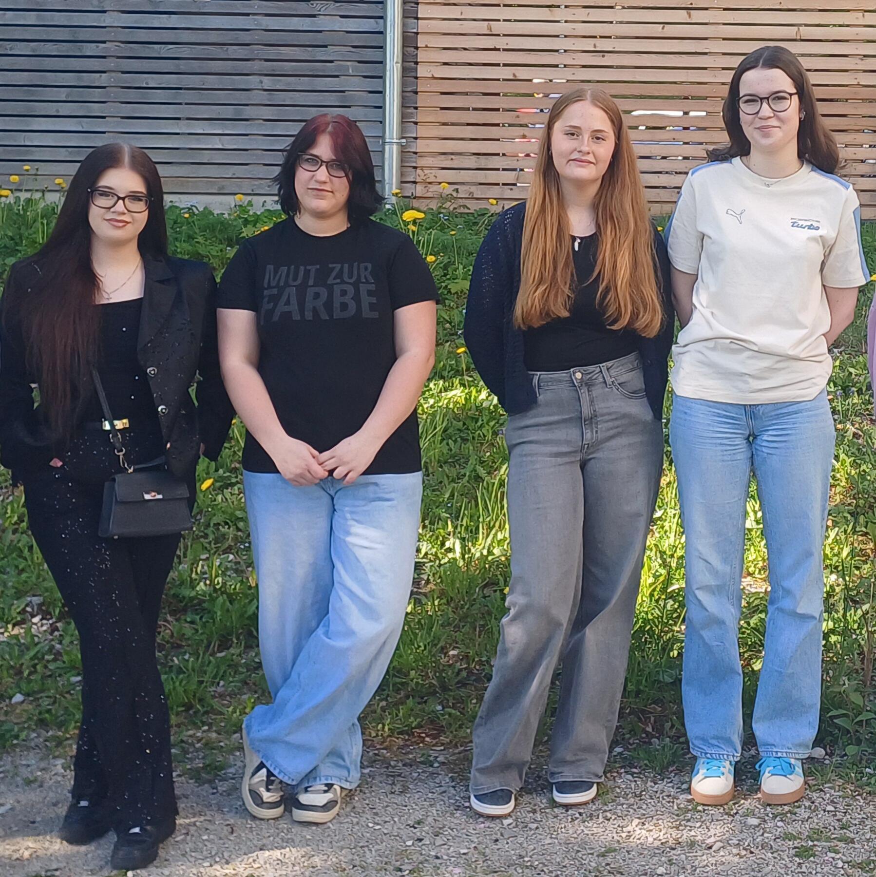 Die Schülerinnen Vanessa, Vera, Maria und Sarah haben zum ersten Mal an einem Schüleraustausch teilgenommen.