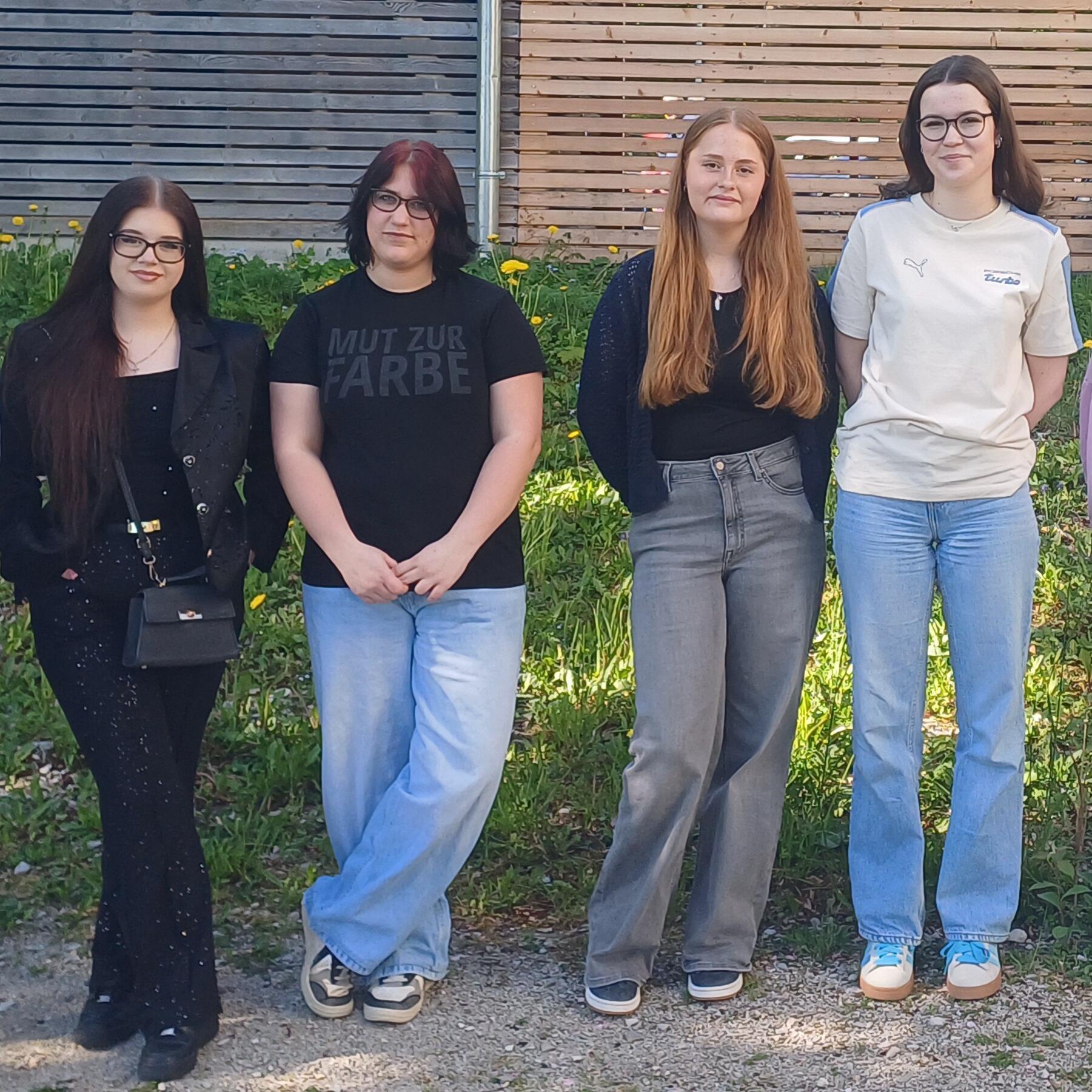 Die Schülerinnen Vanessa, Vera, Maria und Sarah haben zum ersten Mal an einem Schüleraustausch teilgenommen.