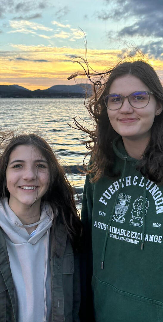 Emilia und Johanna beim Schüleraustausch in Schottland